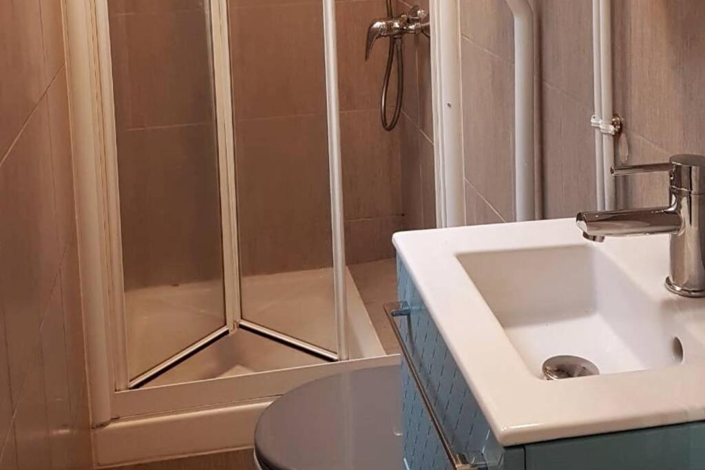 Studio Cosy, Quartier Canal Saint-Martin Париж Екстериор снимка